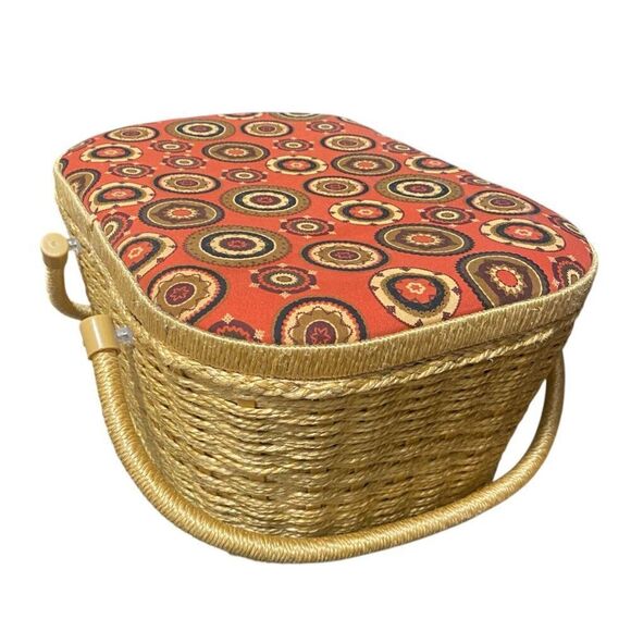 Vintage Sewing Basket With Lid & Handle Woven Straw & Fabric Retro Pattern Inclu - Picture 4 of 8